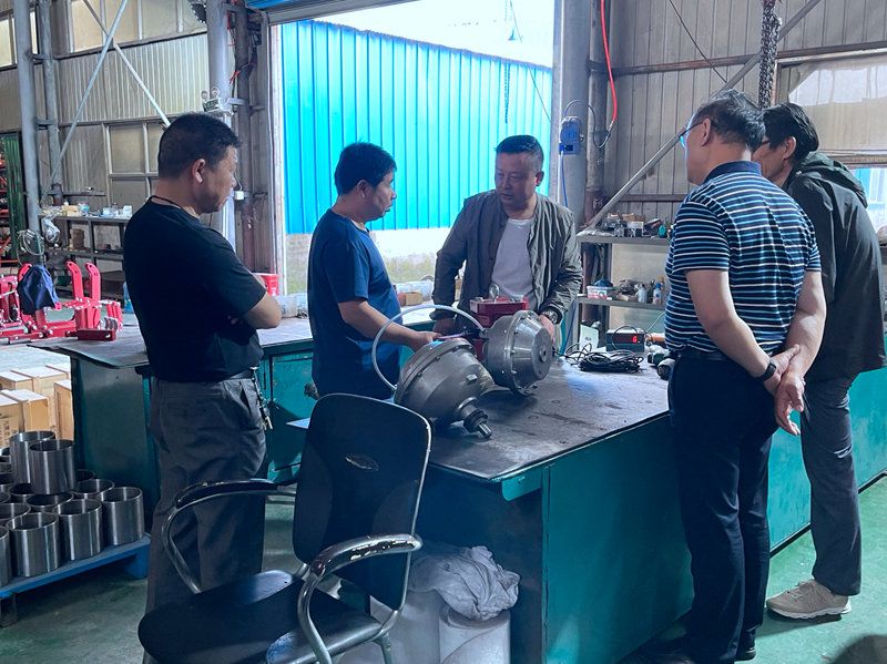 合作伙伴的主要負(fù)責(zé)人來(lái)我廠參觀、調(diào)研